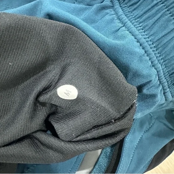 LULULEMON men’s pace breaker shorts liner shorts medium teal blue green gym - Picture 8 of 8